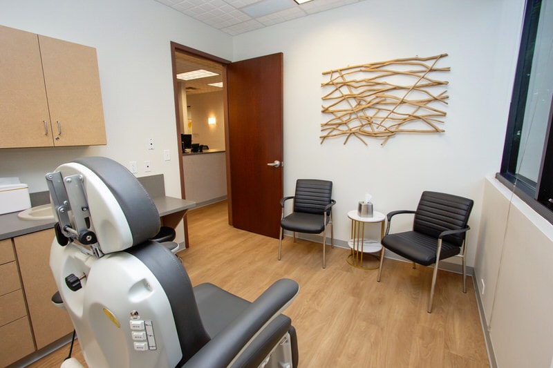 the decor in rebecca garza plastic surgery procedure room