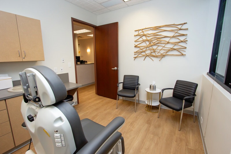 the decor in rebecca garza plastic surgery procedure room